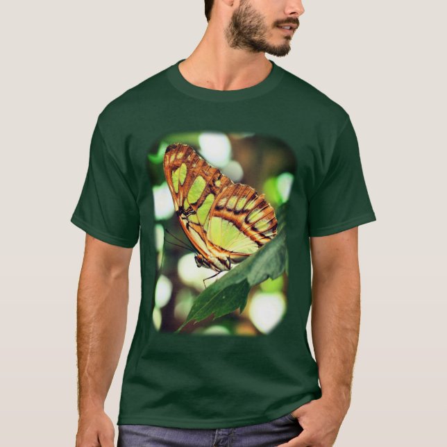 Camiseta Borboleta Observando Natureza (Frente)