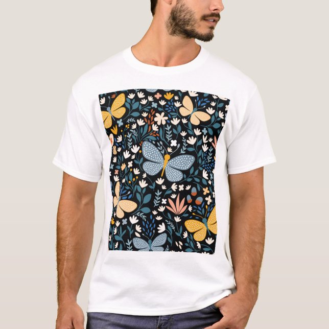 Camiseta Borboletas Florais: Mão Desenhada Sem Costura. (Frente)