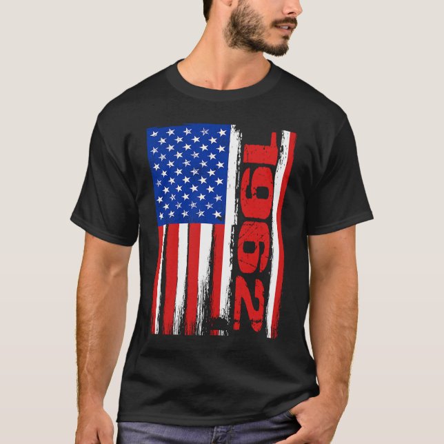 Camiseta Born in 1962 US Flag Patriotic Veterans Day 4th Of (Frente)