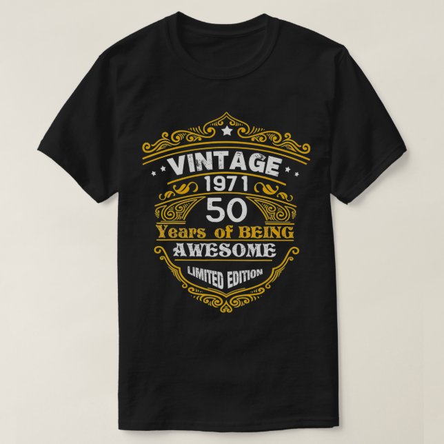 Camiseta Born in 1971 Gift , 50 Years Of Being Awesome Birt (Frente do Design)