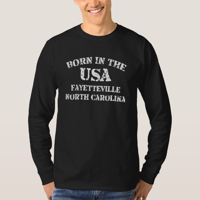 Camiseta Born in the USA in Fayetteville North Carolina hom (Frente)