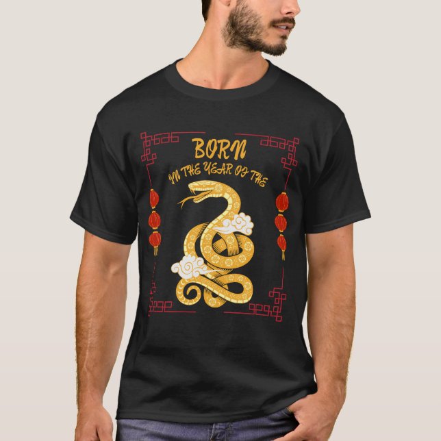 Camiseta Born in the Year of the Snake (Frente)