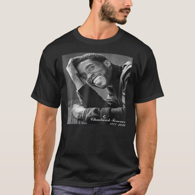 Camiseta Boseman Forever Chadwick Essential  (Frente)
