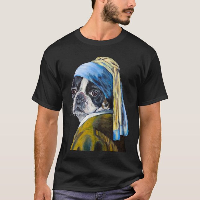 Camiseta Boston Terrier Com A Pérola A Ouvir Muito Tempo (Frente)
