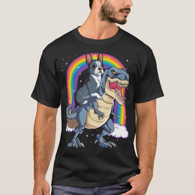 Camiseta Boston Terrier Riding Dinosaur T rex (Frente)