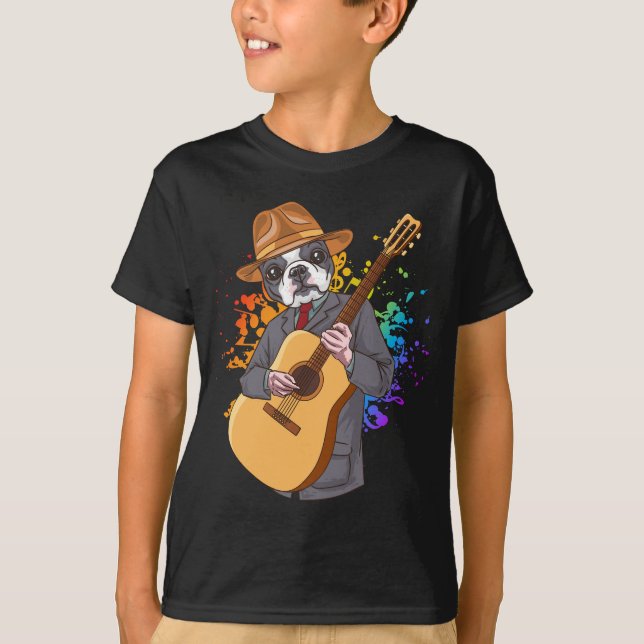 Camiseta Boston Terrier tocando violão acústico (Frente)