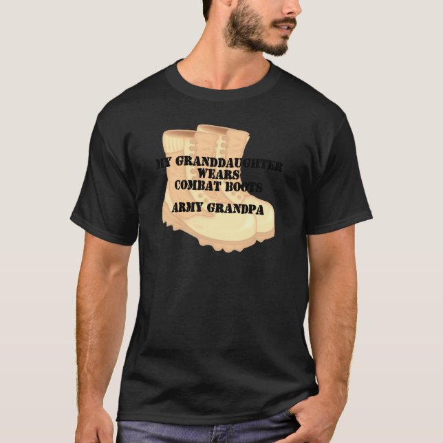 Camiseta Botas de combate do deserto da neta do vovô do (Frente)