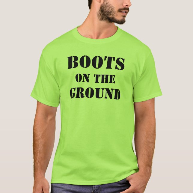 Camiseta Botas no t-shirt dos homens à terra (Frente)