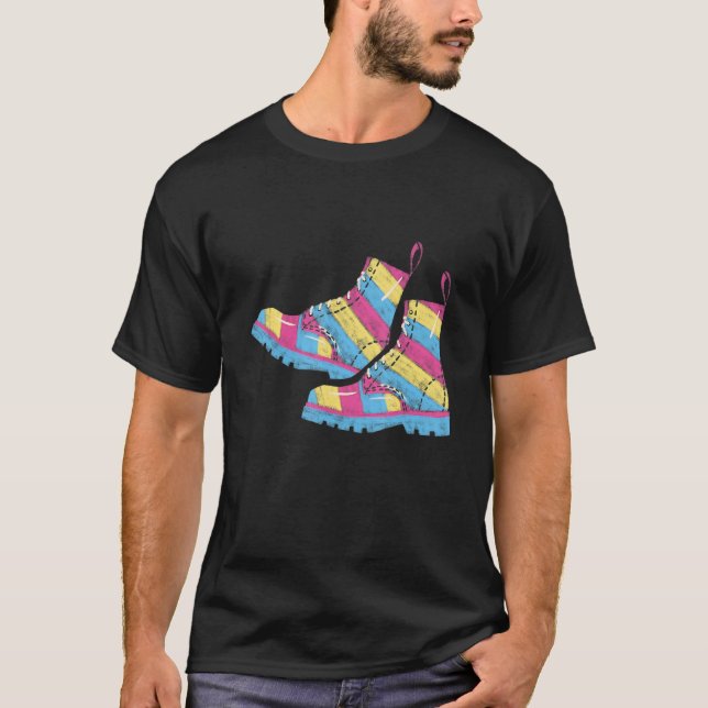 Camiseta Botas Pansexuais Gay Adoram Estética LGBTQ+ Custa (Frente)