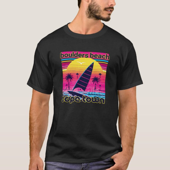 Camiseta Boulders Beach Retro 80s Style Souvenir Beach (Frente)