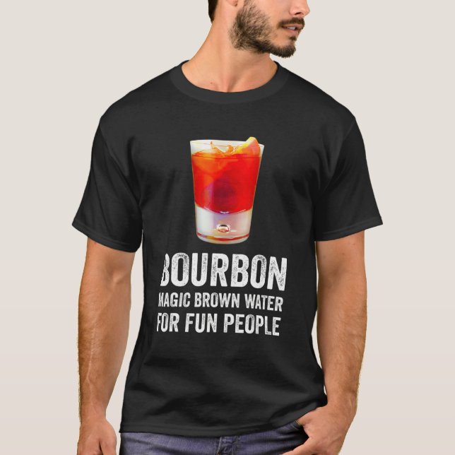 Camiseta Bourbon Definition Magic Brown Water For Fun Peopl (Frente)