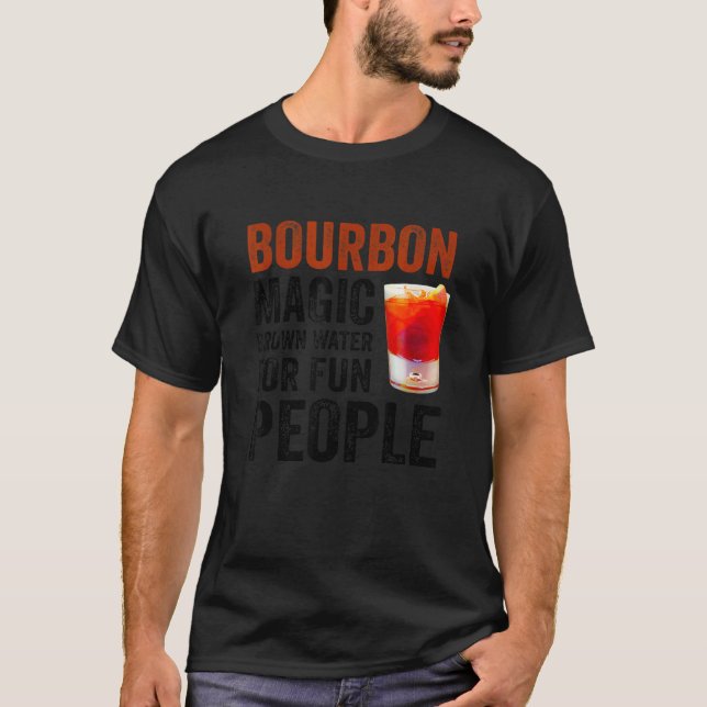Camiseta Bourbon Definition Magic Brown Water For Fun Peopl (Frente)