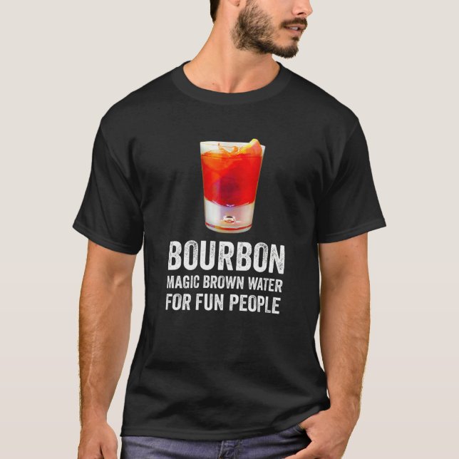 Camiseta Bourbon Definition Magic Brown Water For Fun Peopl (Frente)