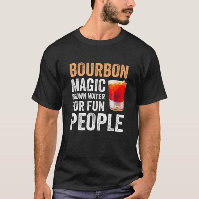 Camiseta Bourbon Definition Magic Brown Water For Fun Peopl (Frente)