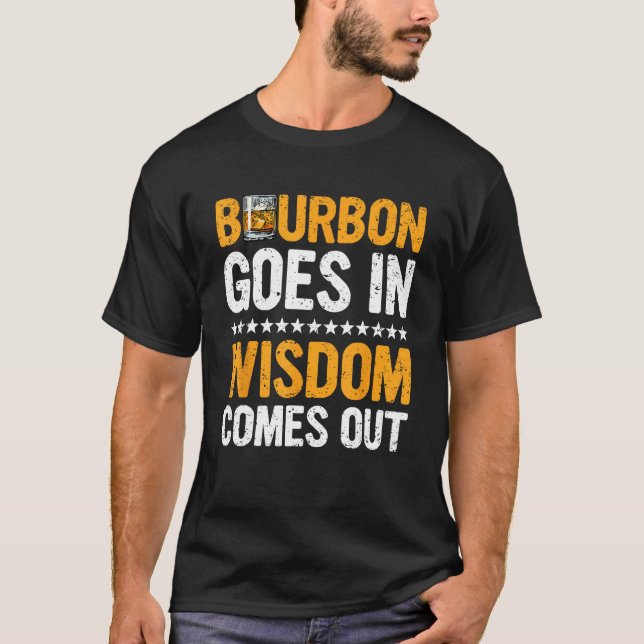 Camiseta Bourbon Goes In Wisdom Comes Out  Bourbon  Drinker (Frente)