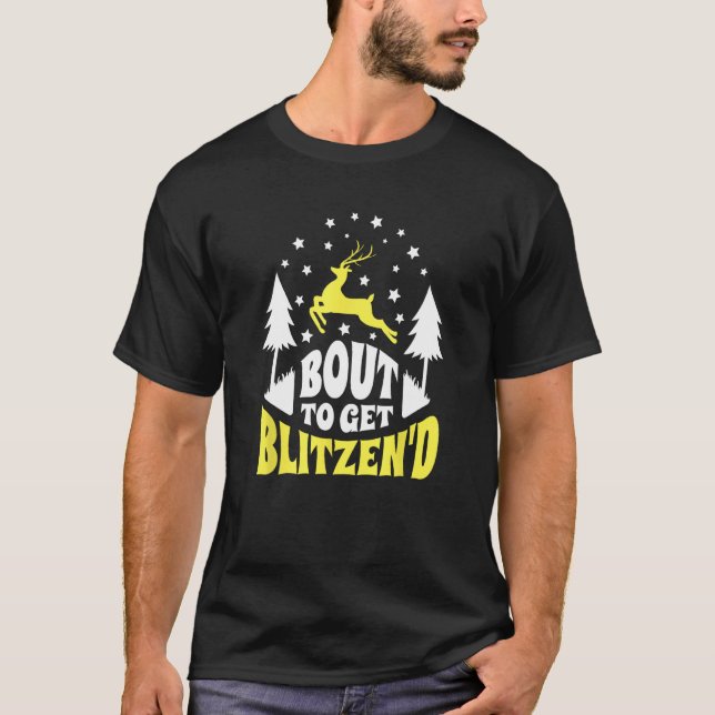 Camiseta Bout to Get Blitzen d  Reindeer Drinking (Frente)