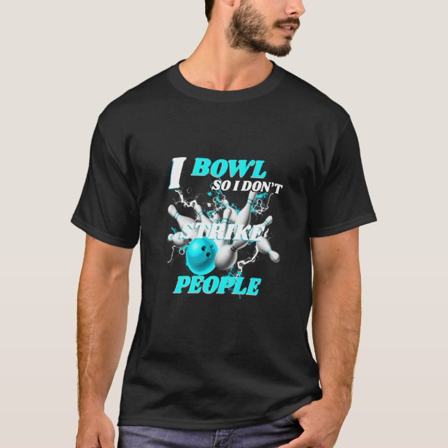 Camiseta Bowling Bowlers Pun I Bowl So I Don't Strike Peopl (Frente)