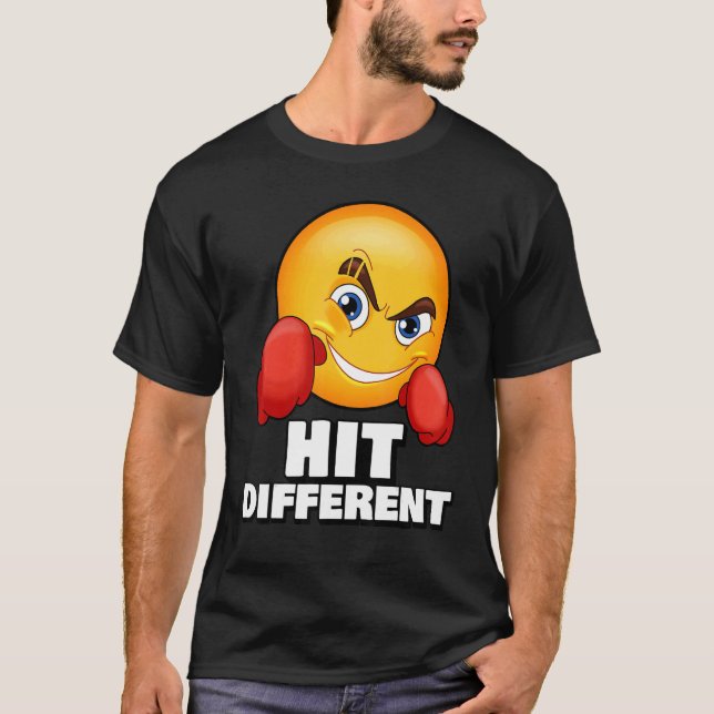 Camiseta Boxi de Teste de Malhação Emote de Meme Diferente (Frente)