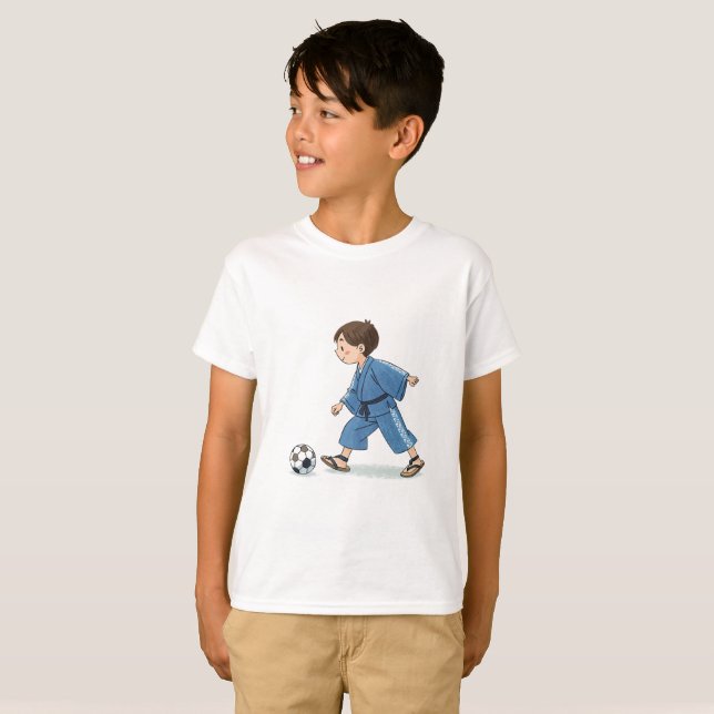 Camiseta Boy in kimono playing soccer (Frente Completa)