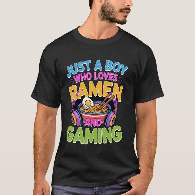 Camiseta Boy Loves Ramen and Gaming Kawaii Gamer Noodle (Frente)