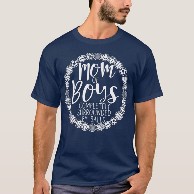 Camiseta Boy Mom Of Boys Completely Surrounded By Balls (Frente)