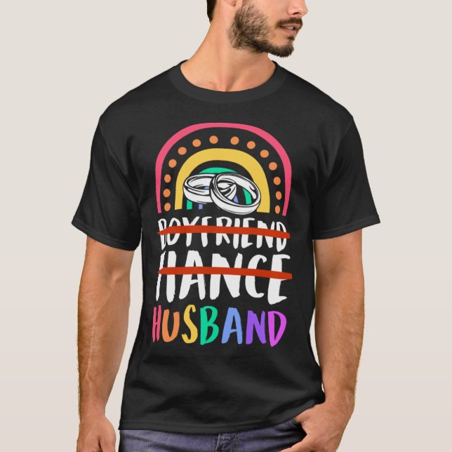 Camiseta Boyfriend Fiance Husband Gay Pride Wedding Bohemia (Frente)