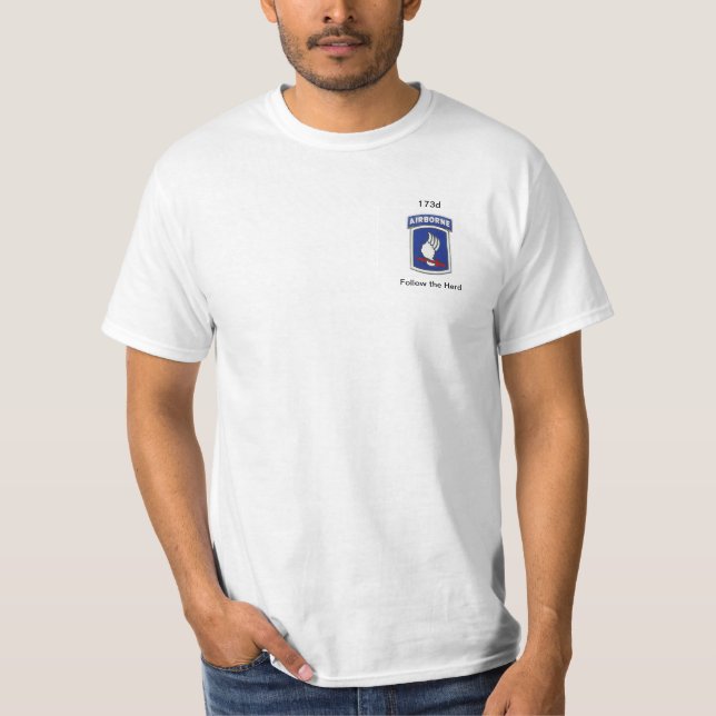 Camiseta branca 173d, transmitida pelo ar, segue a (Frente)