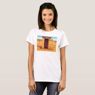 Camiseta branca do Deserto Outhouse