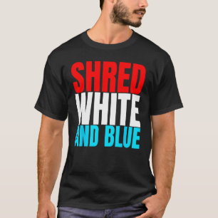 Camiseta Branco e Azul são exercícios de levantamento de pe