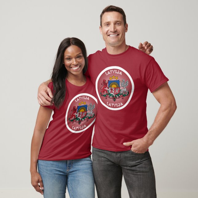 Camiseta Brasão de Armas da Letônia em Forma de Círculo  (Unissex)
