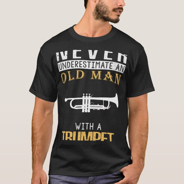 Camiseta Brass Maestro: Nunca Subestione um Velho com (Frente)