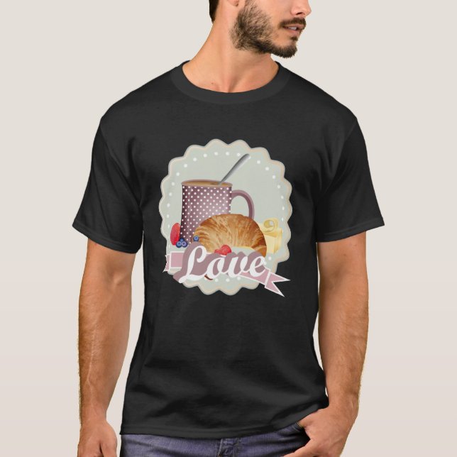 Camiseta Breakfast with love croissant coffee and berries (Frente)