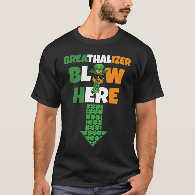 Camiseta Breathalizer Blow Here St Patricks Day Pineapple S (Frente)