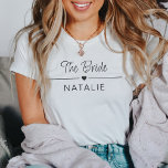 Camiseta Brida Personalizada do festa de solteira Team Brid<br><div class="desc">Apresentando nossa T-Shirt Personalizada da Noiva da Equipe - a combinação perfeita de estilo, celebração e personalização para sua festa de solteira inesquecível! Mergulhe na alegria de fazer parte do esquadrão da noiva com essas camisas especialmente feitas que são tão únicas quanto seu vínculo. Projetadas com um motivo cardíaco, estas...</div>