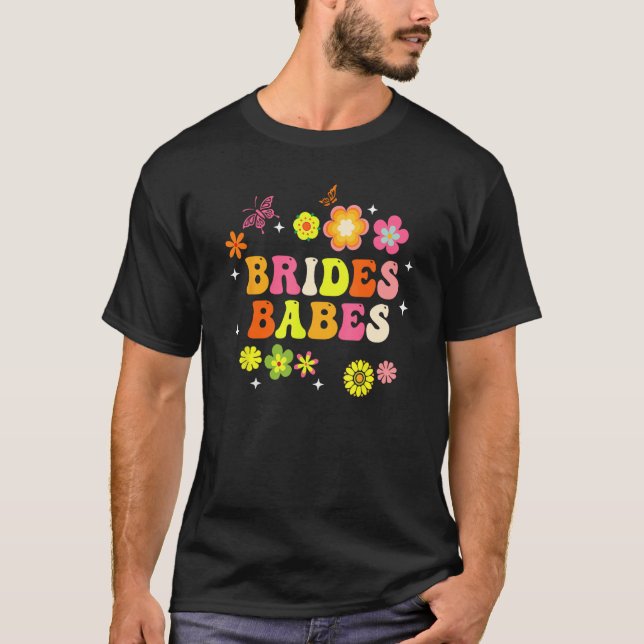 Camiseta Bride Babes Bridesmaids Groovy Bachelorette Party  (Frente)