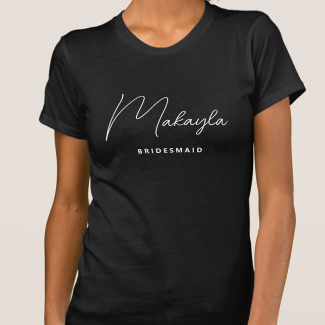 Camiseta Bridesmaid Personalizada por Tendência Minimalista (Minimalist Black and White Bridesmaid T-shirt with Name. All text can be altered to fit your needs!)