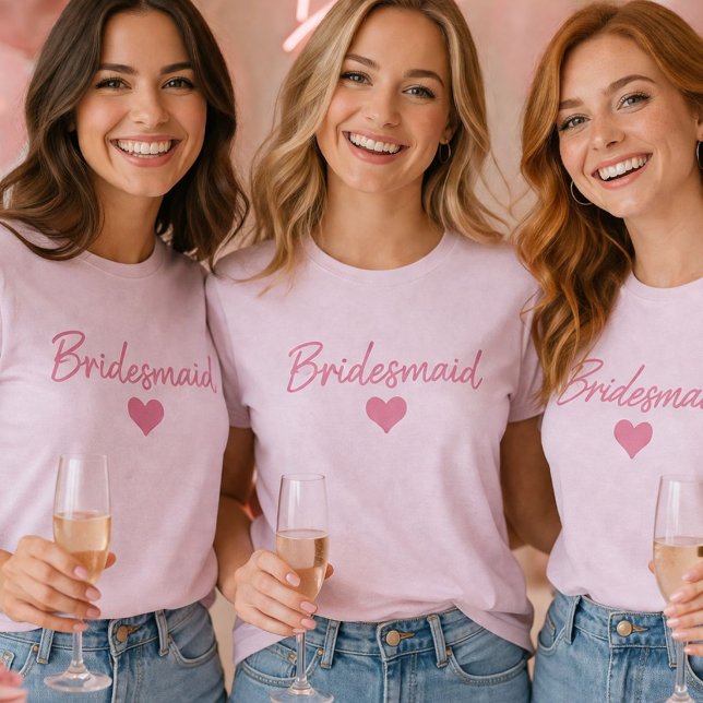Camiseta Bridesmaid Script Heart para a Noiva Futu (Criador carregado)