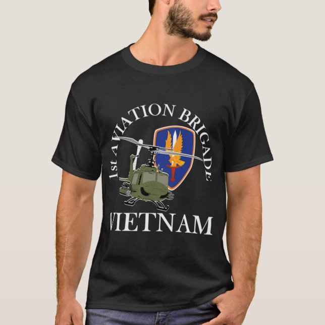 Camiseta Brigada de Aviação de 1Ruas Vietnã Veterano O Ouro (Frente)