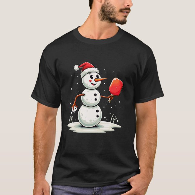 Camiseta Brincadeira Snowman Santa Hat Jogador de Picklebal (Frente)