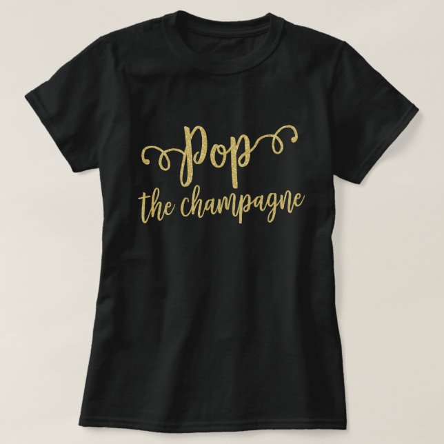 Camiseta Brinde de Engajamento com Champanhe Celebração de  (Frente do Design)