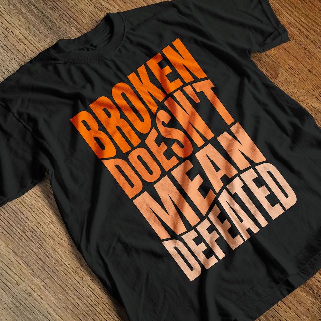 Camiseta Broken Doesn’t Mean Defeated  (Criador carregado)