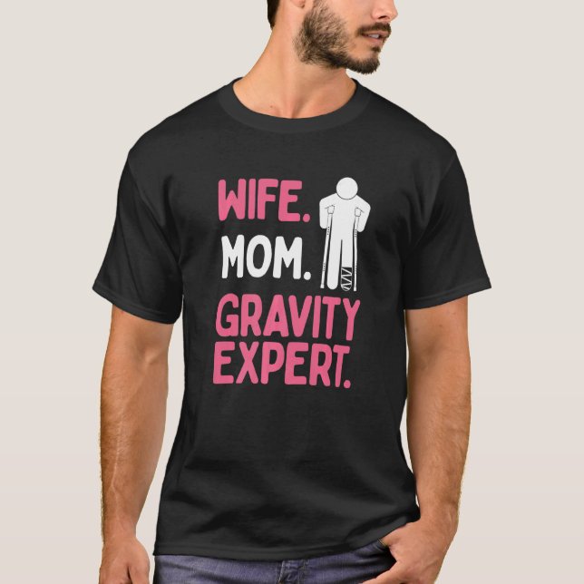 Camiseta Broken Leg Survivor Wife Mom Gravity Expert Broken (Frente)