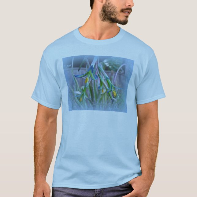 Camiseta Bromeliad Blossoms em Azul (Frente)