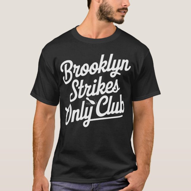 Camiseta Brooklyn Strikes Only Club de Boliche Para (Frente)