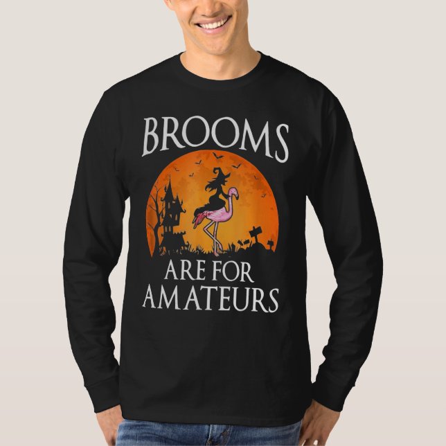 Camiseta Brooms Are For Amateurs Witch Riding Flamingo Cost (Frente)