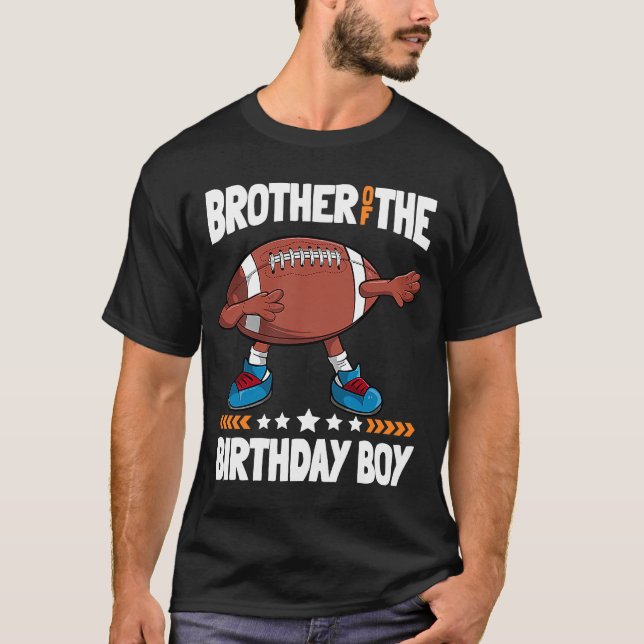 Camiseta Brother of the Birthday Boy Dabbing Football Ball  (Frente)
