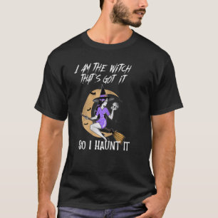Camiseta bruxa assustadora sobre a vassoura jovem do Hallow
