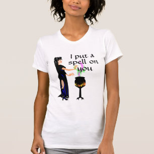 Camiseta Bruxa com Pote mágico e citação
