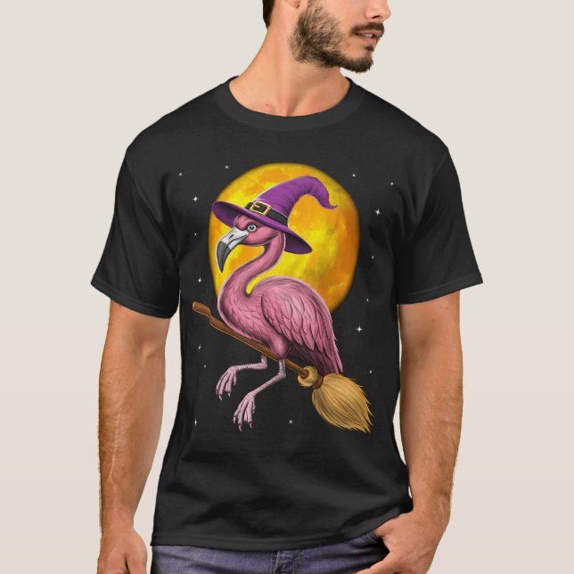 Camiseta Bruxa de Flamingo Montando Vassoura (Frente)