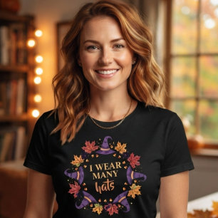 Camiseta Bruxa de Halloween Engraçada com Muitos Chapéus